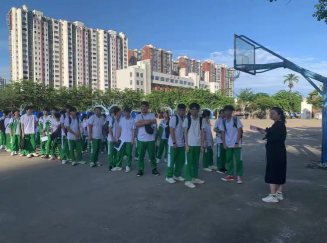 春远夏近花愈艳 草木葳蕤梦亦宽 —— 海口景山学校举行高中学业水平合格性考试